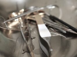 Jakie przyrządy pomiarowe stosuje się do wyznaczania parametrów elementów elektronicznych biernych?