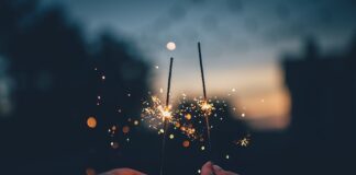 Dlaczego fajerwerki świeca?