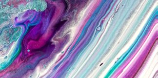 Jaki kolor pasuje do szarych mebli w kuchni?