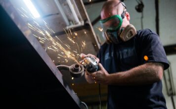 Jakie maszyny wspierają procesy produkcyjne? Jakie maszyny wspierają procesy produkcyjne? Dowiedz się!