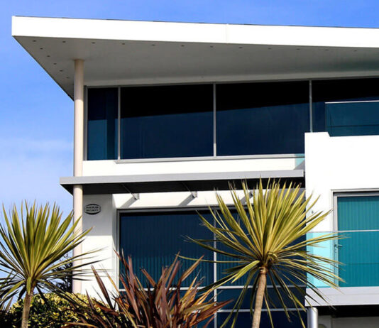 jak przebiega współpraca z profesjonalnym producentem rolet